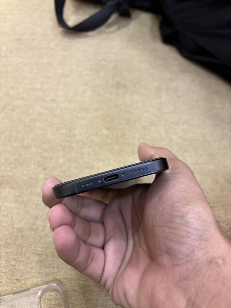 Apple iPhone 16 5