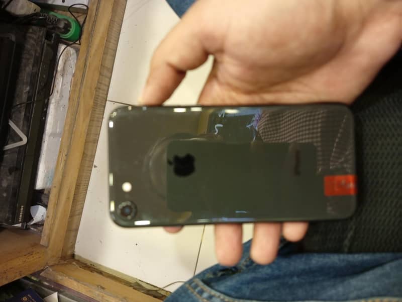 Apple iPhone 8 1