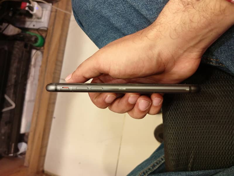 Apple iPhone 8 3