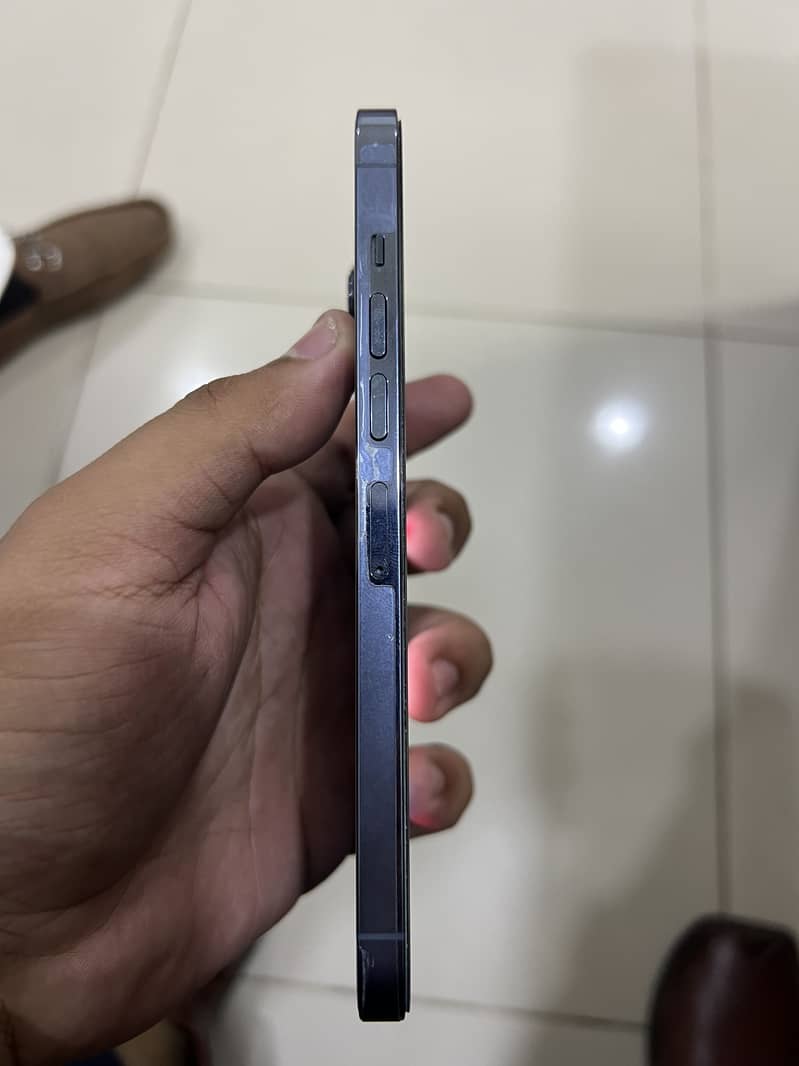 Apple iPhone 13 Pro Max 4