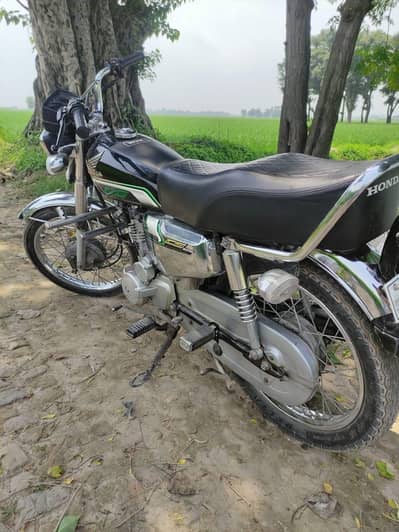 Honda 125 self start 2023 Totally genuine Decoment ok bio on spot