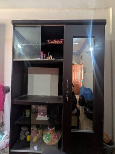 tv dresser with 2 side for showpiece and 1 lock door