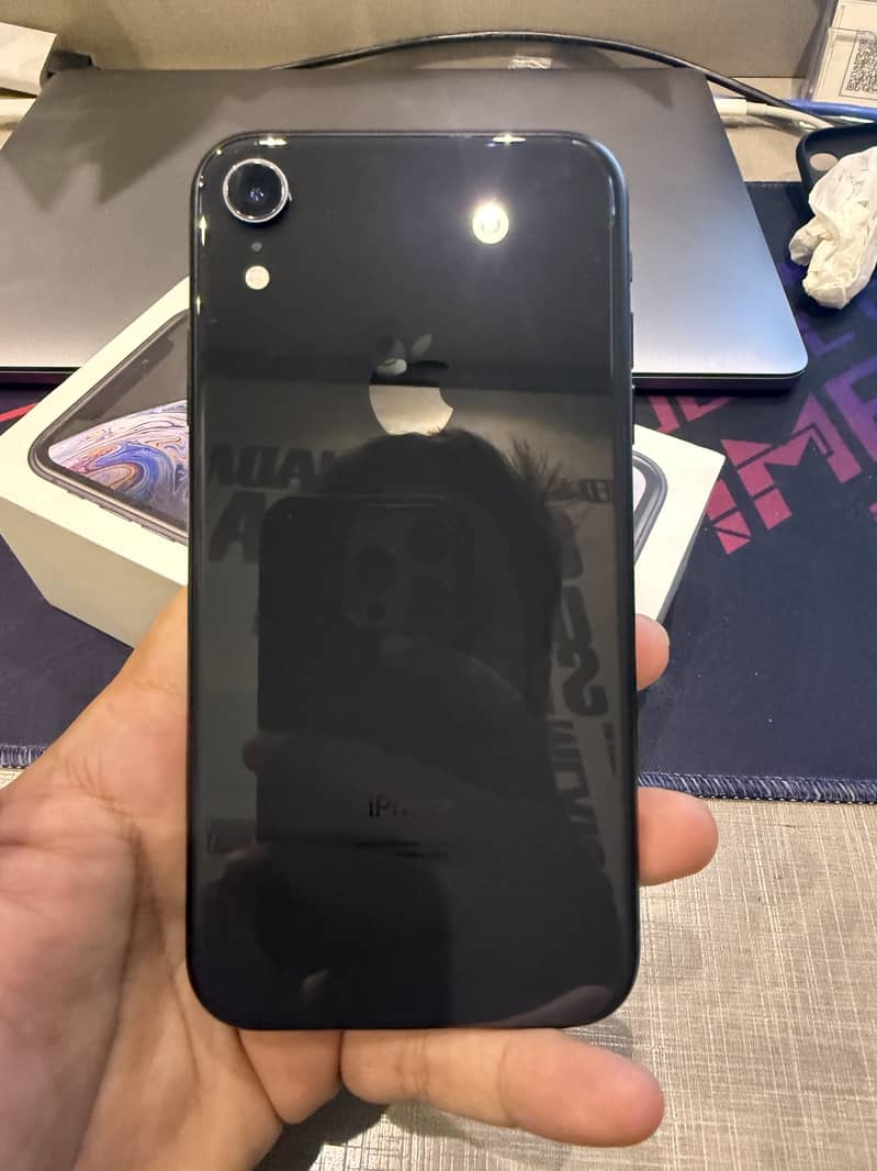 Apple iPhone XR 4