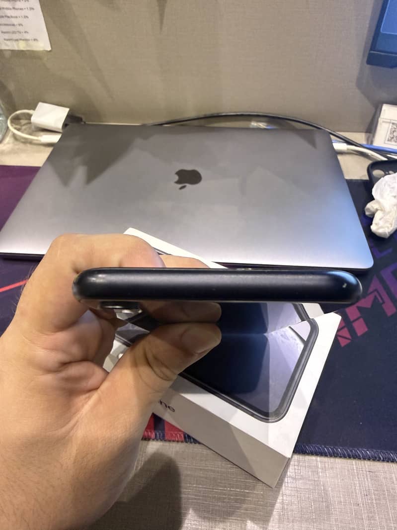 Apple iPhone XR 2