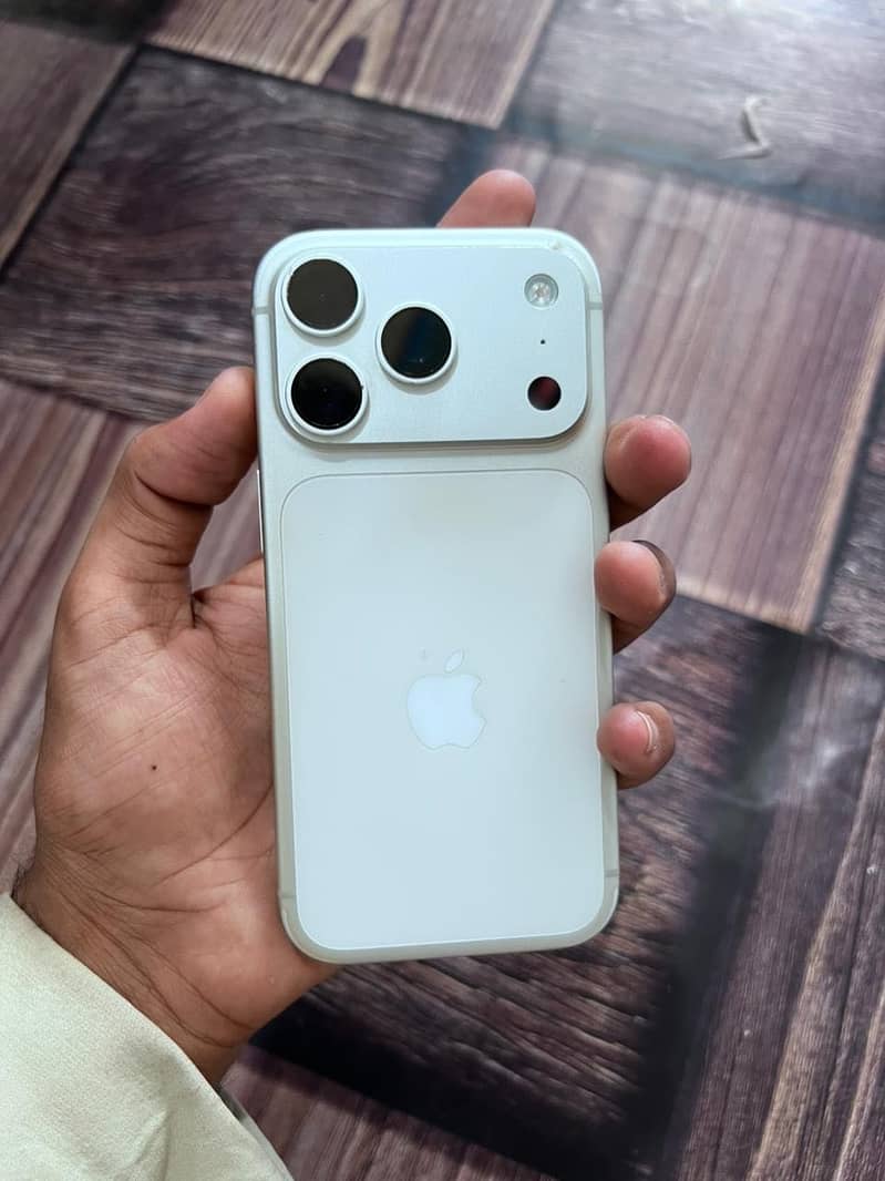 Apple iPhone 17 Pro 0