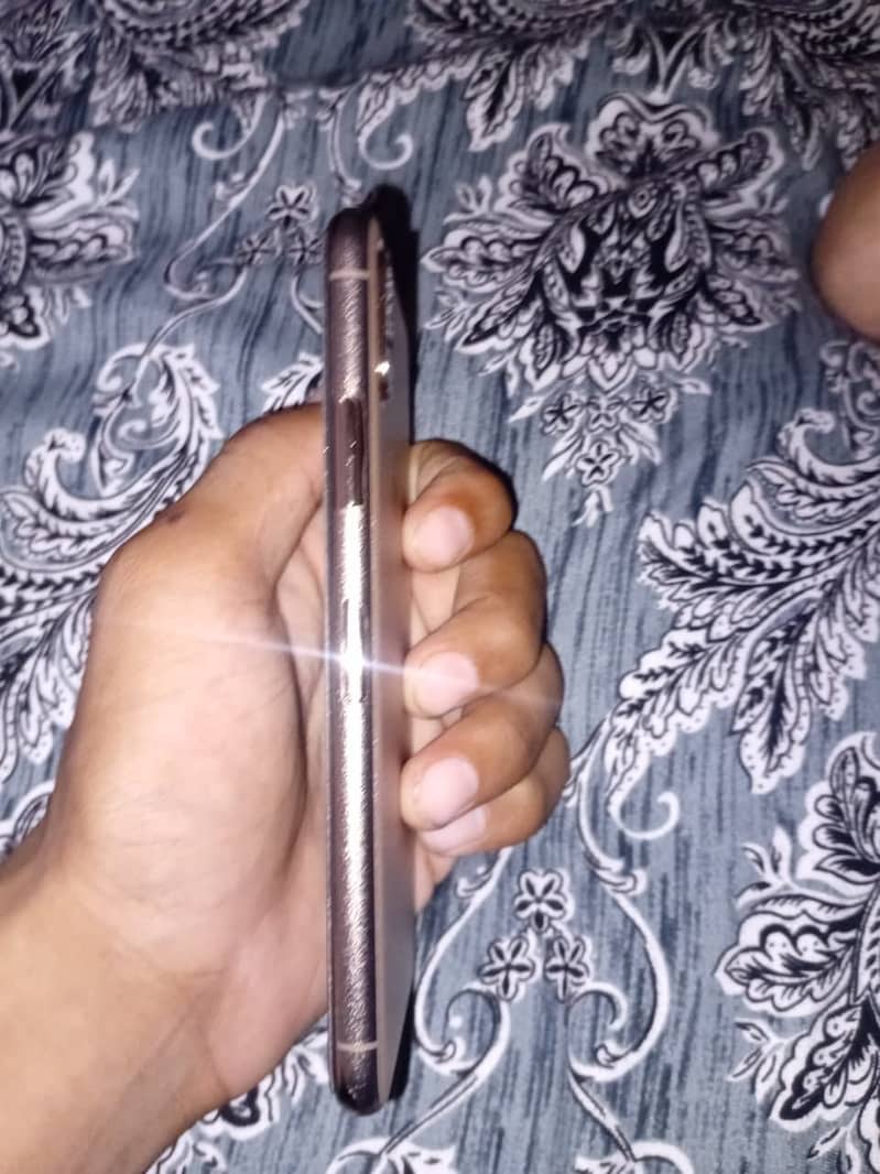 Apple iPhone XS 3