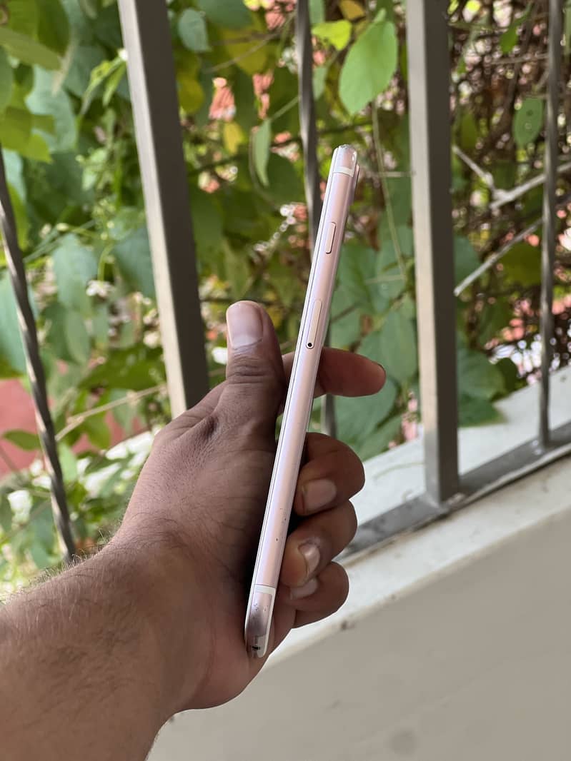 Apple iPhone 7 Plus 3
