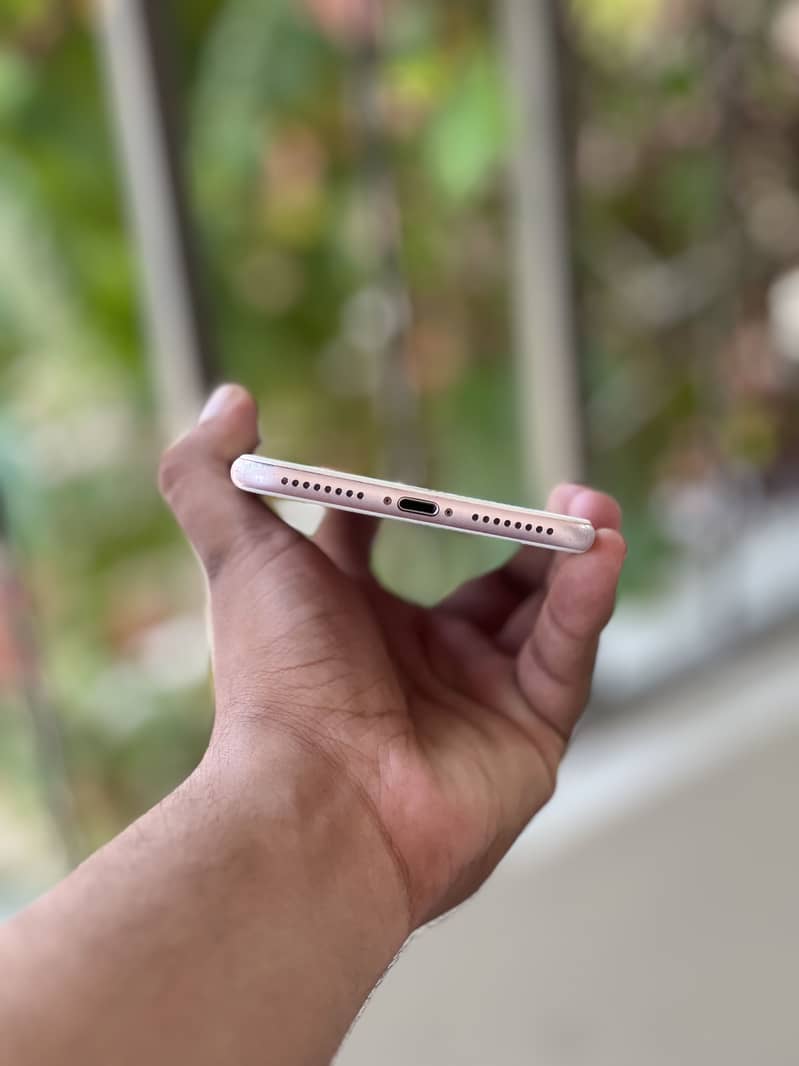 Apple iPhone 7 Plus 5