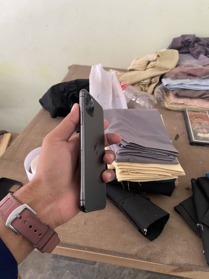 Apple iPhone 11 Pro Max 1