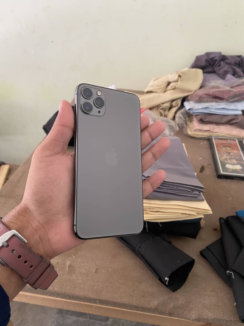 Apple iPhone 11 Pro Max 2