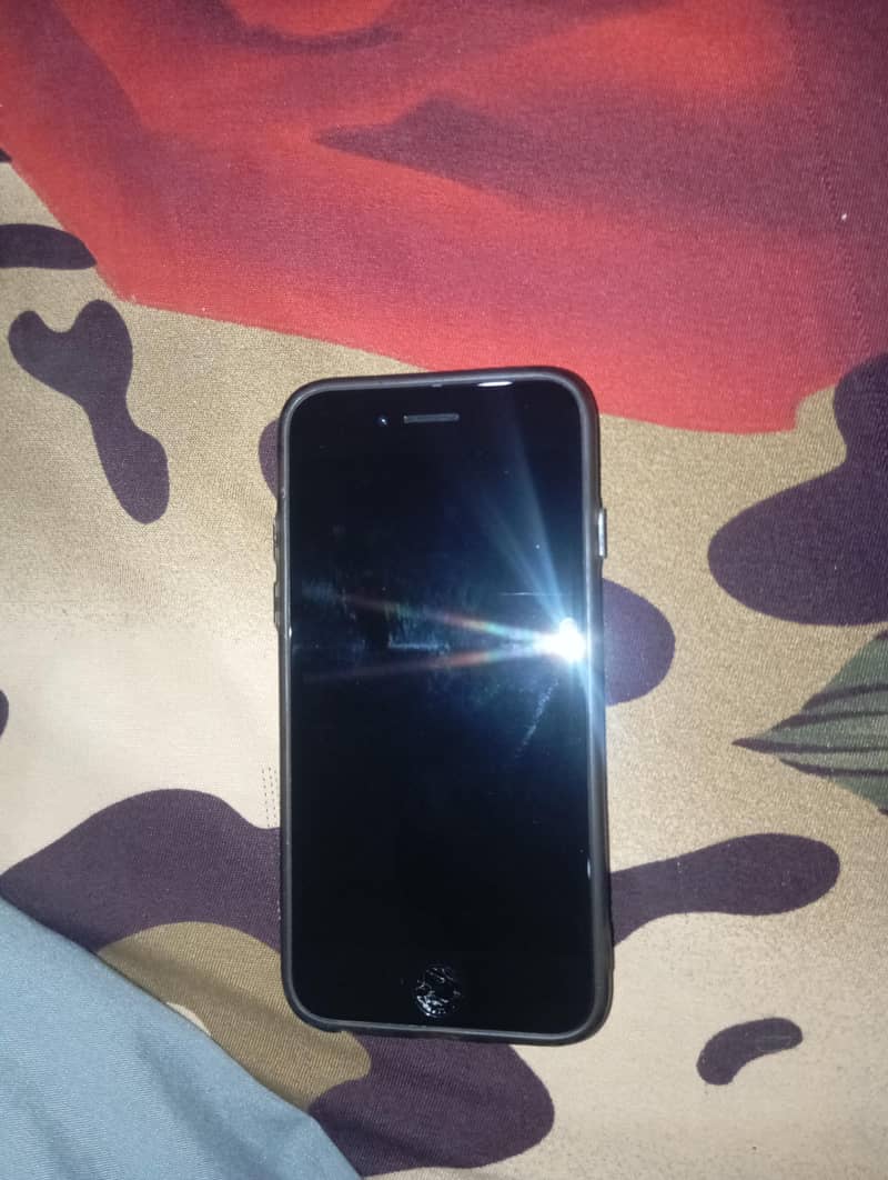 Apple iPhone 7 0