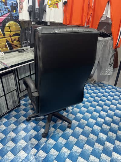 Table and chair for sale