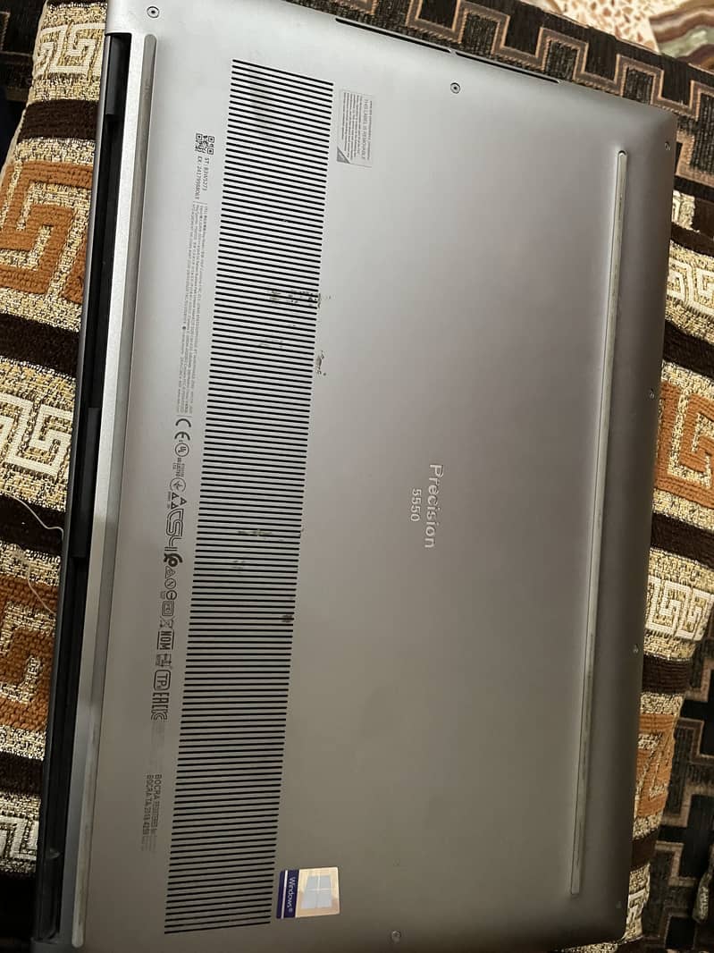 Dell precision 5550 1