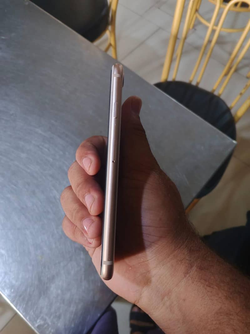 Apple iPhone 8 1