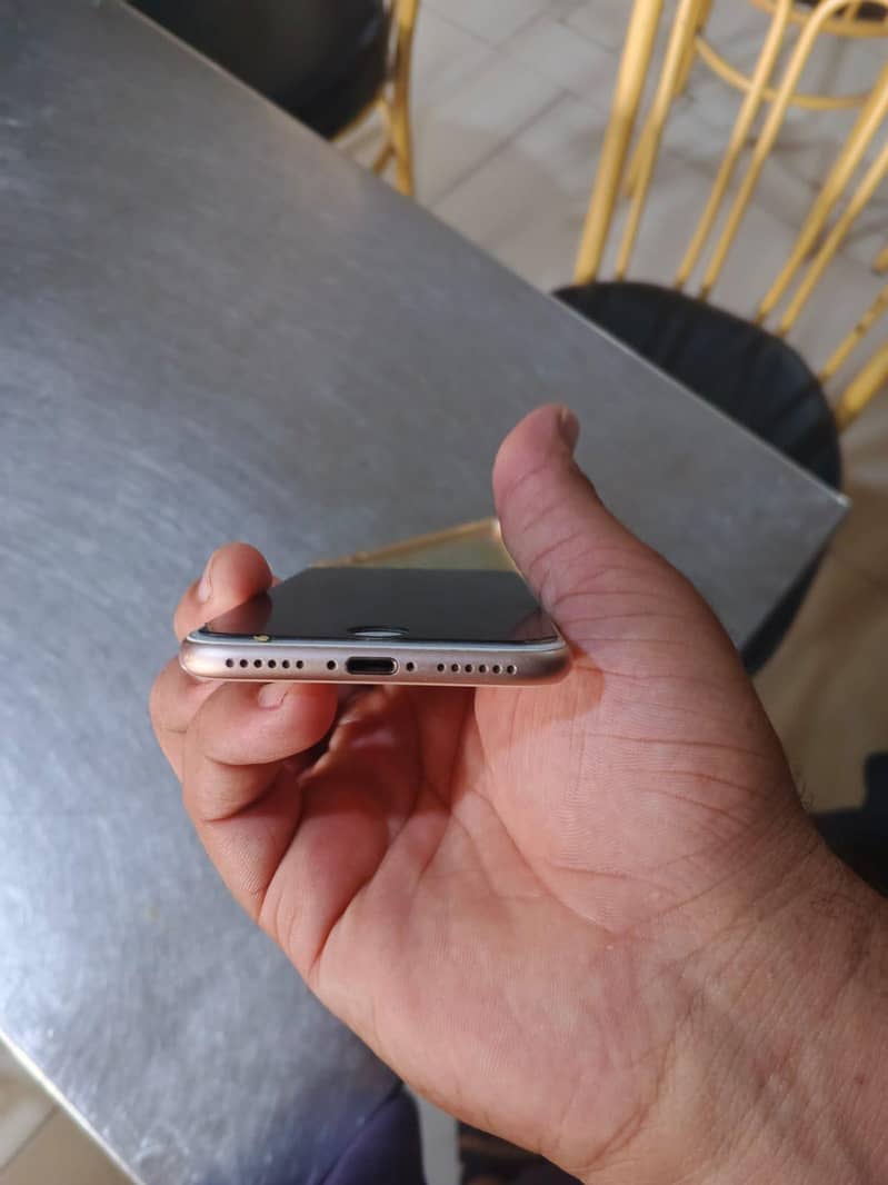 Apple iPhone 8 3