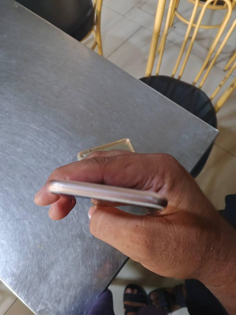 Apple iPhone 8 4