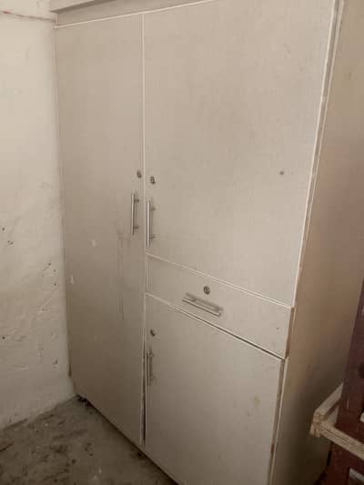 Wardrobe/Almirah