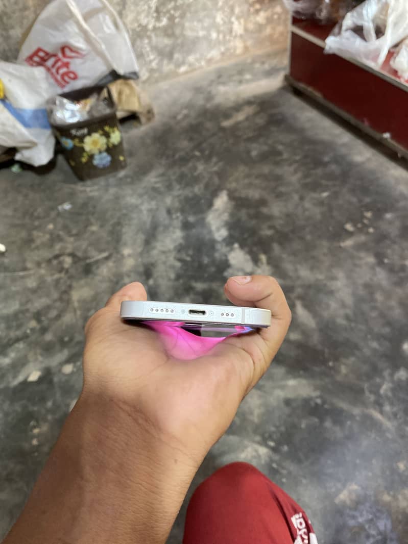 Apple iPhone 14 3