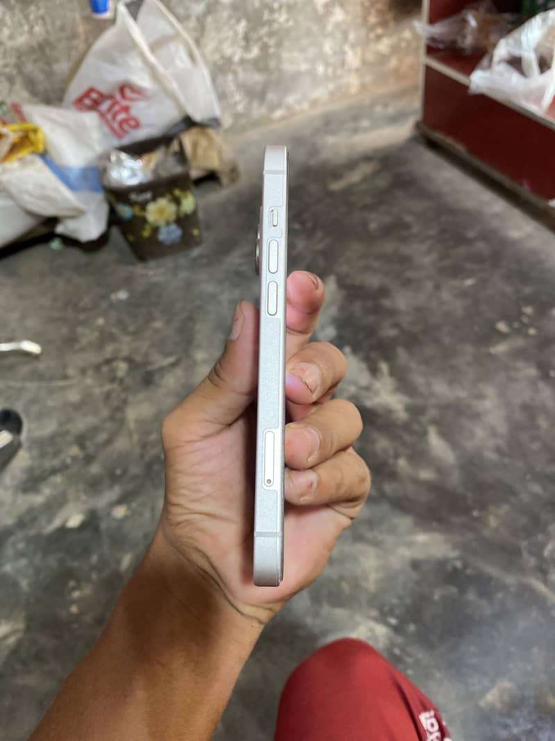 Apple iPhone 14 4