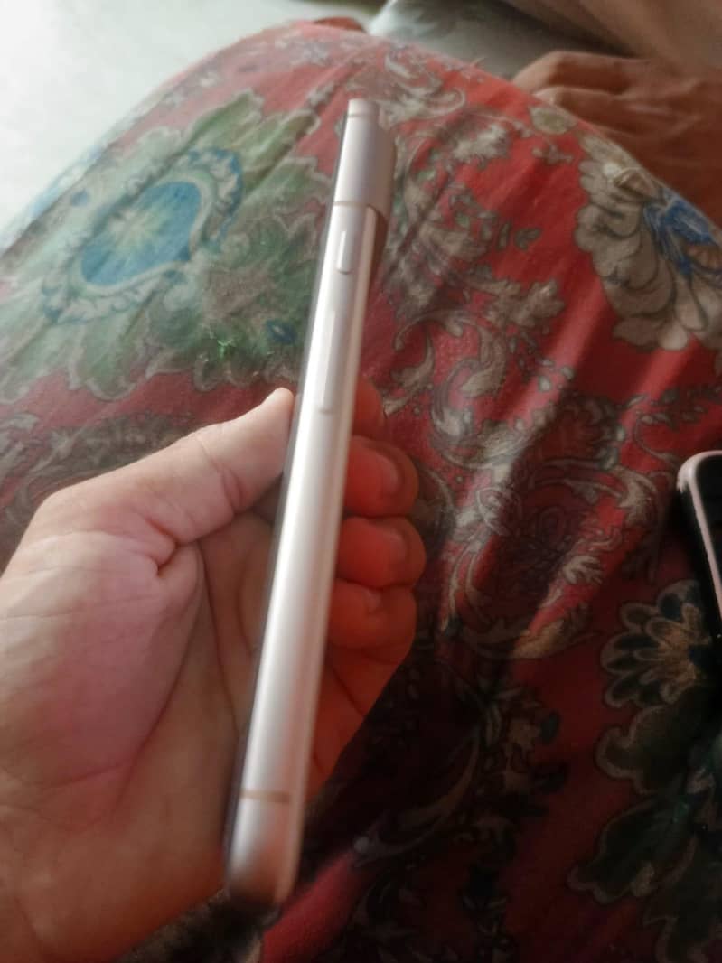 Google Pixel 8 4