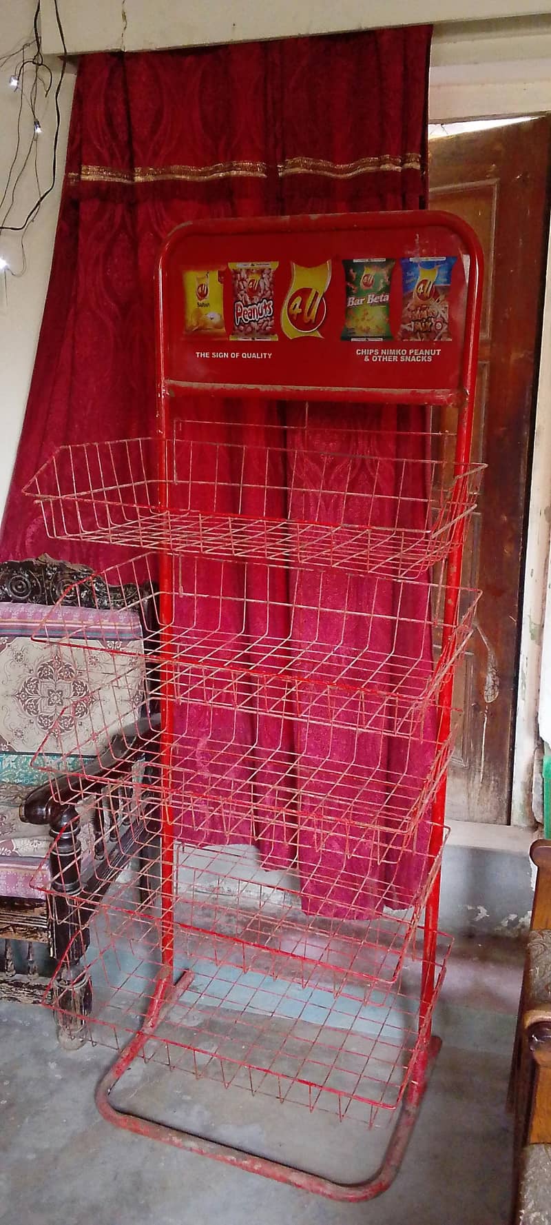lays stand 1