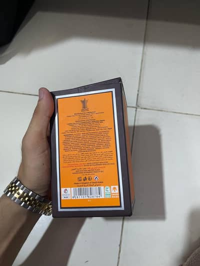 Saffron oud perfume