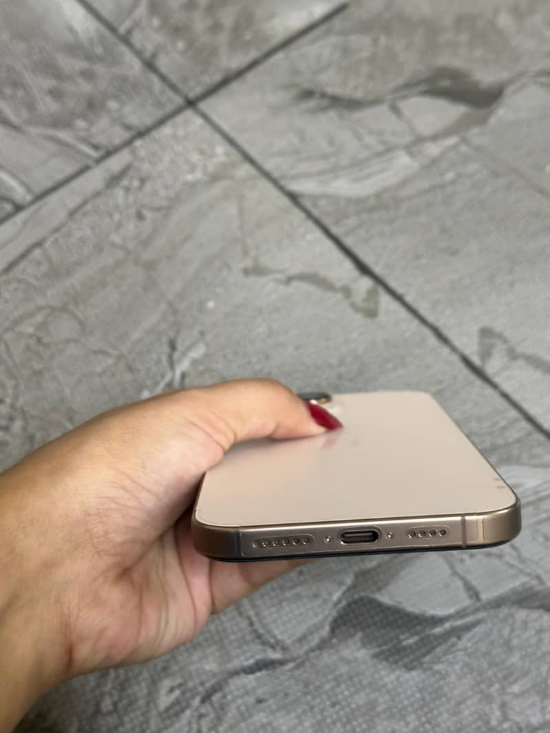 Apple iPhone 16 Pro Max 2
