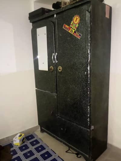 iron almari gd conditions in lalukhet details parhen 03112984471
