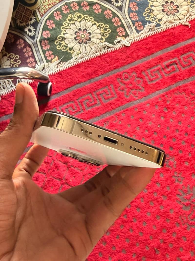 Apple iPhone 13 Pro 2