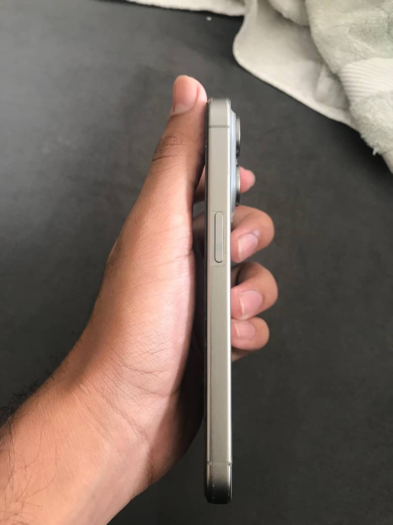 Apple iPhone 15 Pro 2