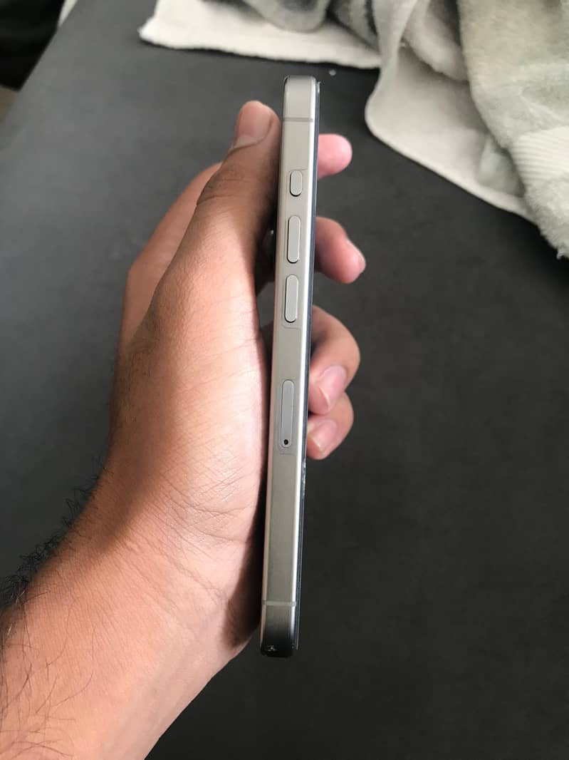 Apple iPhone 15 Pro 3
