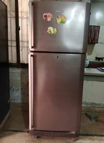 full size Kenwood refrigerator