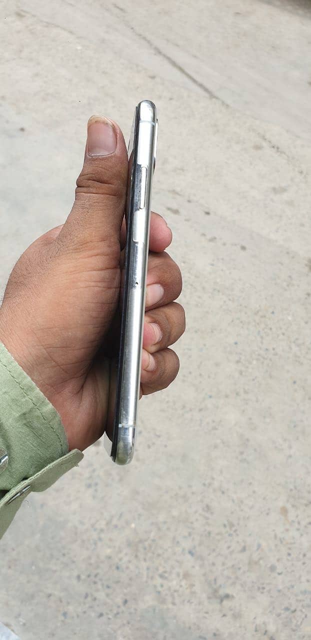 Apple iPhone X 6