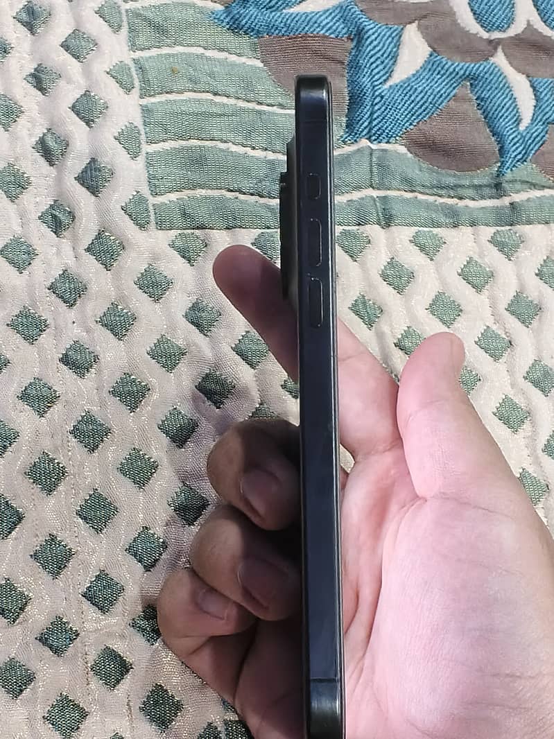 Apple iPhone 15 Pro Max 1