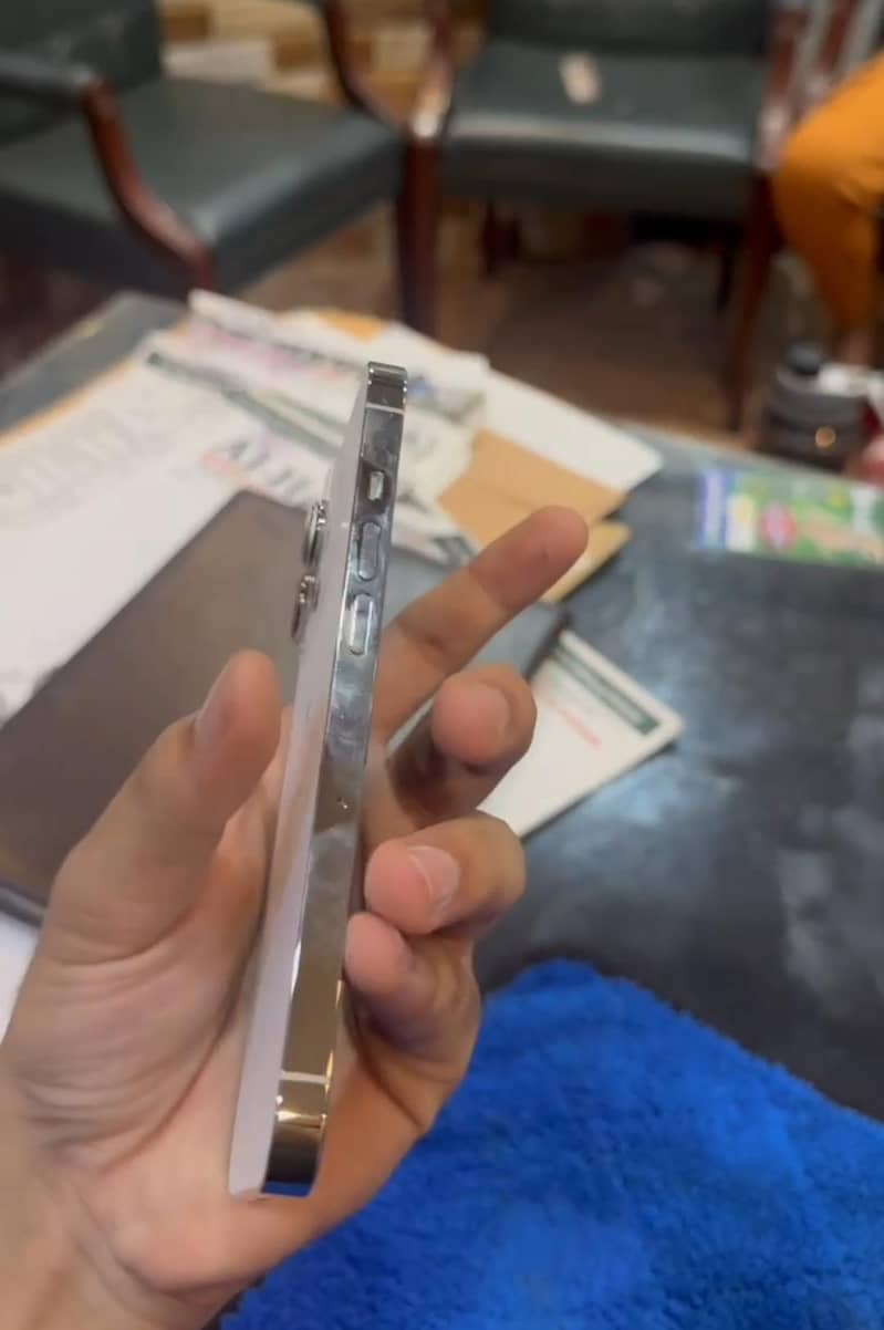 Apple iPhone 13 Pro 4