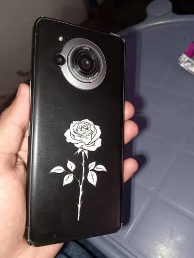 AQUOS Sharp R7