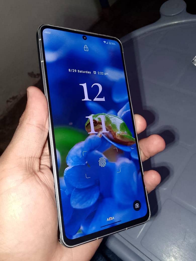 AQUOS Sharp R7 2