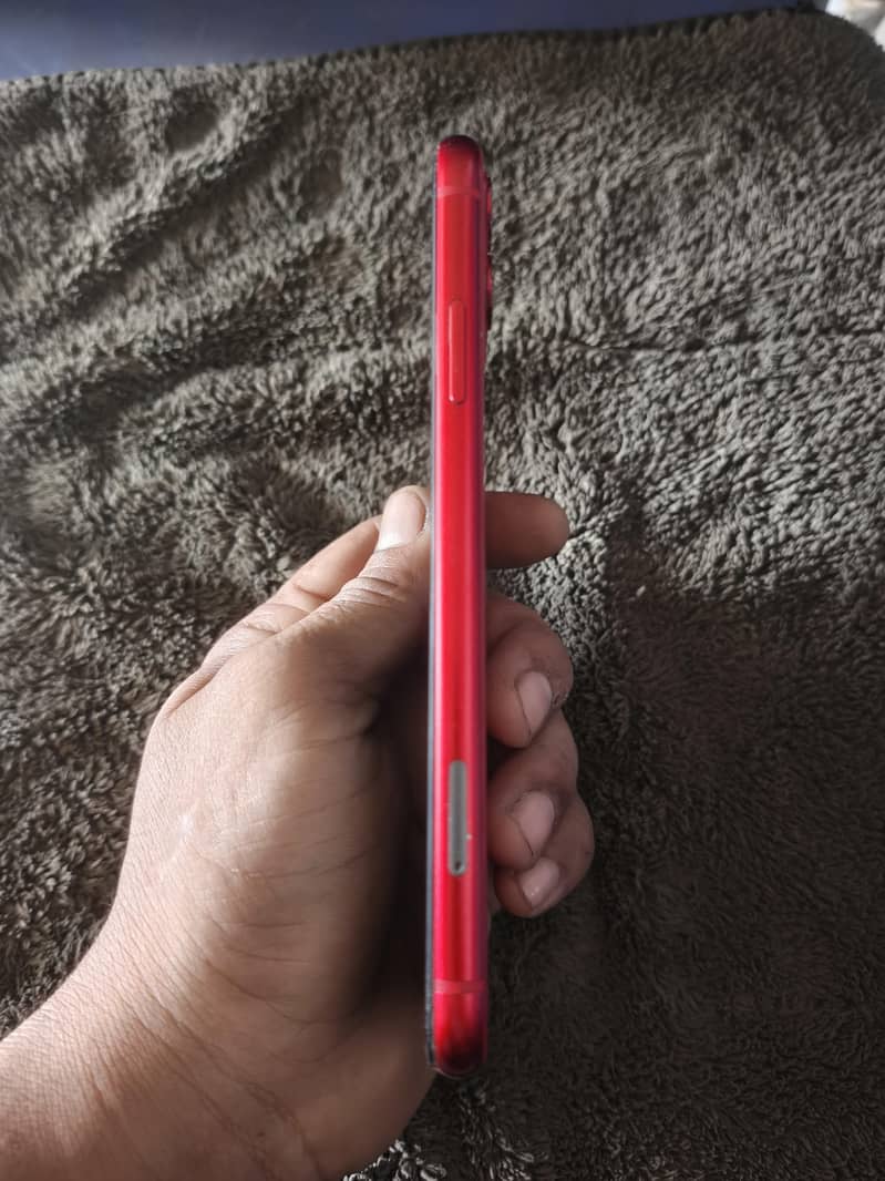 Apple iPhone 11 4
