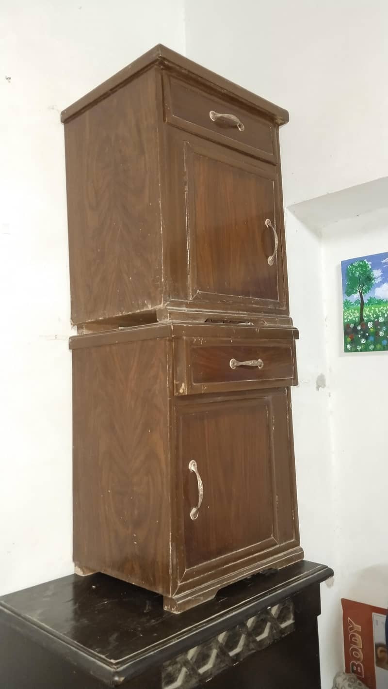 2 bed side table sets, drawers 0