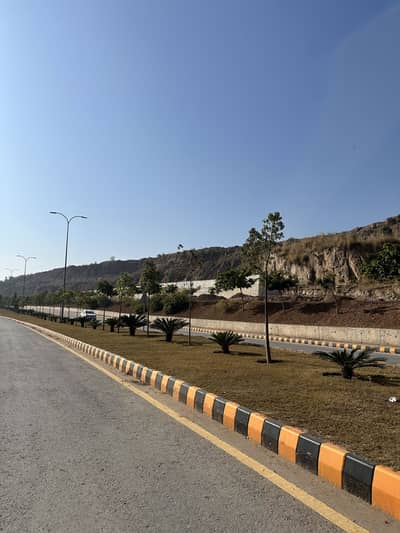 Beautiful Location 1 Kanal Developed Plot DHA 6 B3