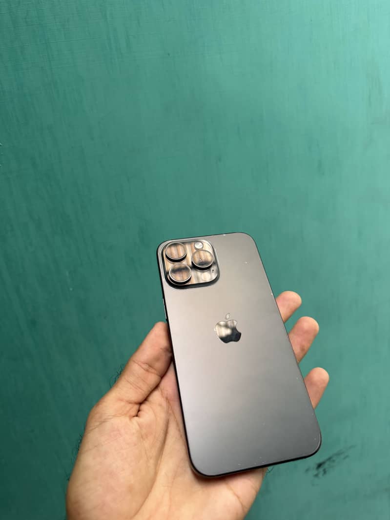 Apple iPhone 15 Pro Max 4
