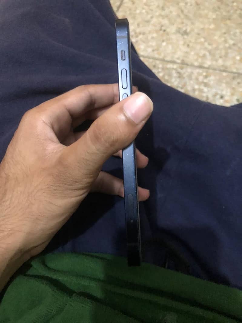 Apple iPhone 12 1