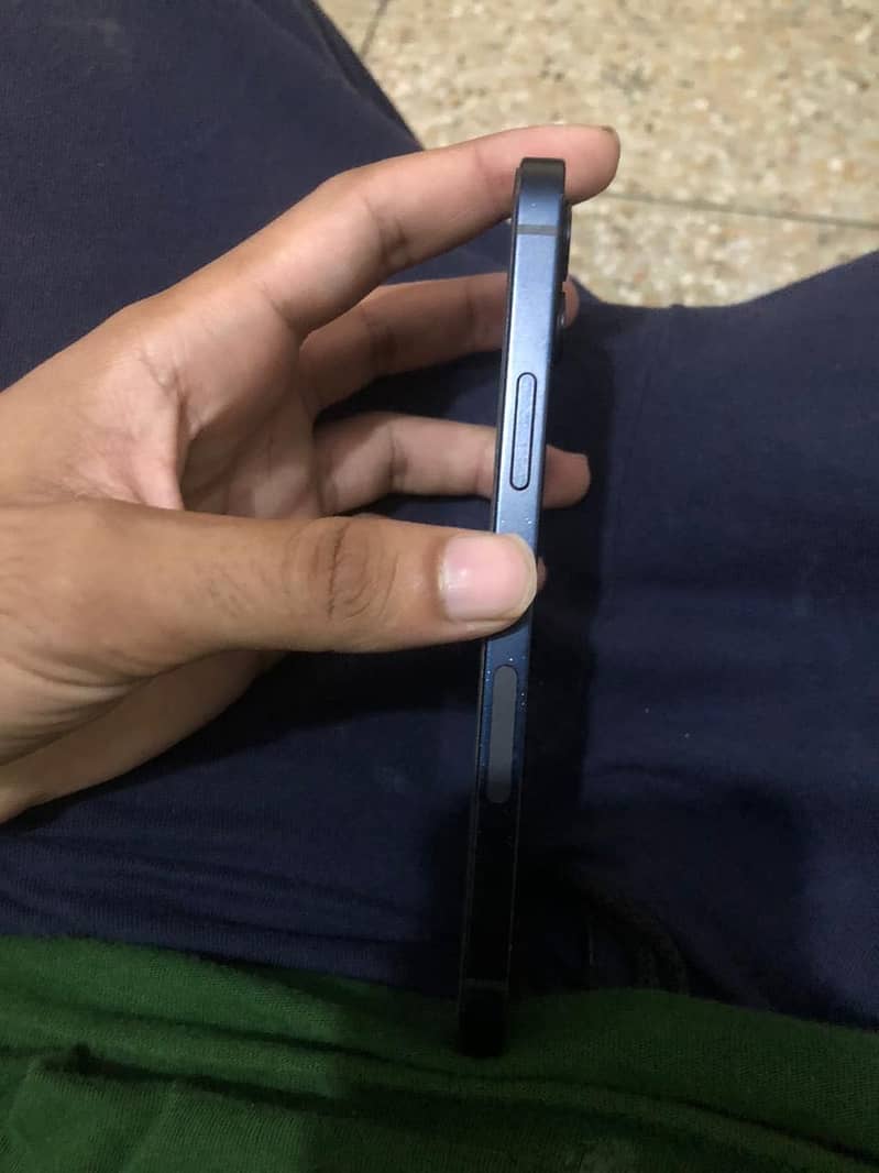 Apple iPhone 12 2