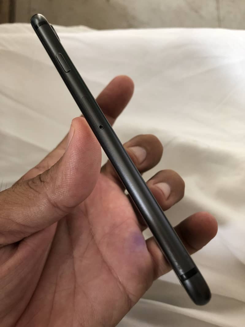Apple iPhone 8 3