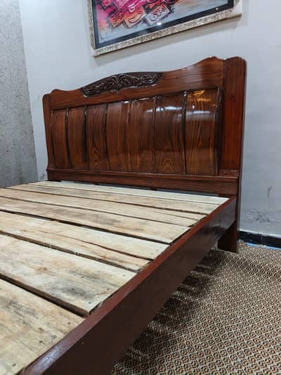 New condition bed king size total solid wood
