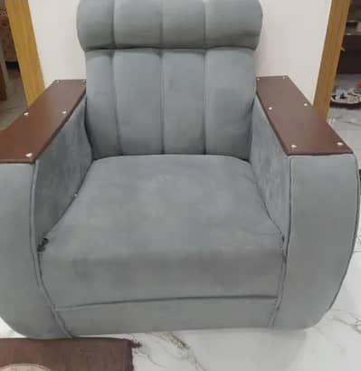 5 seater almost new sofa for sale