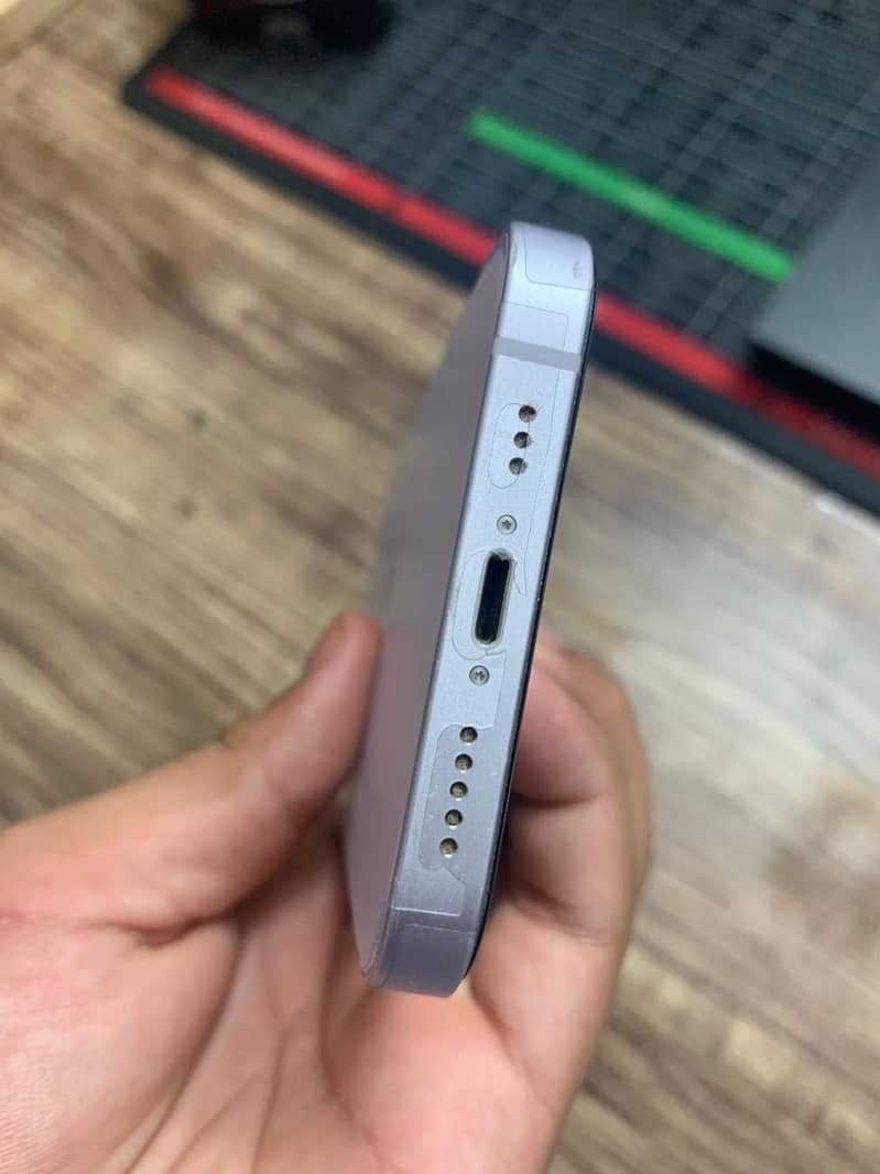 Apple iPhone 14 4