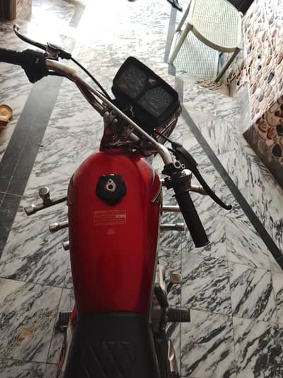 honda 125 17 model new condition red color