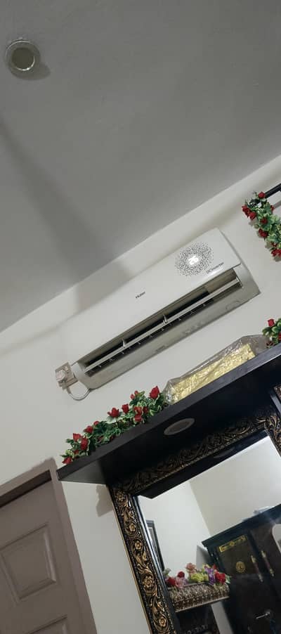 Haier 1 ton DC Invertor Total original condition