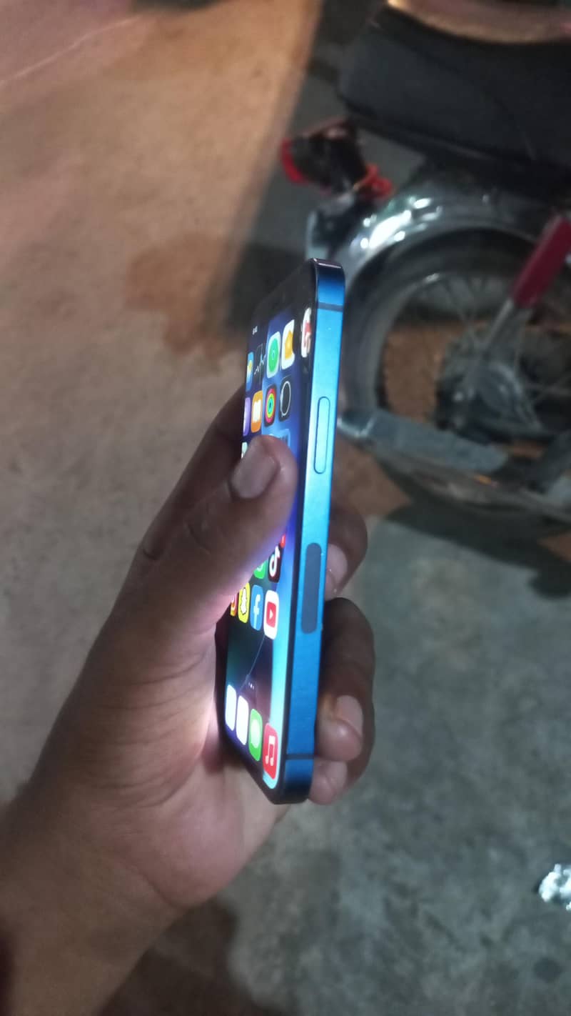 Apple iPhone 12 mini 1